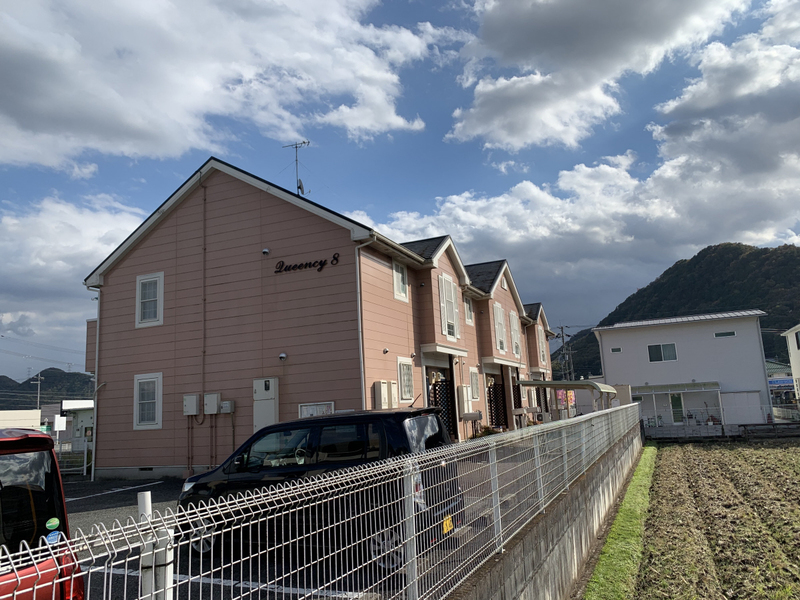 クインシィー８