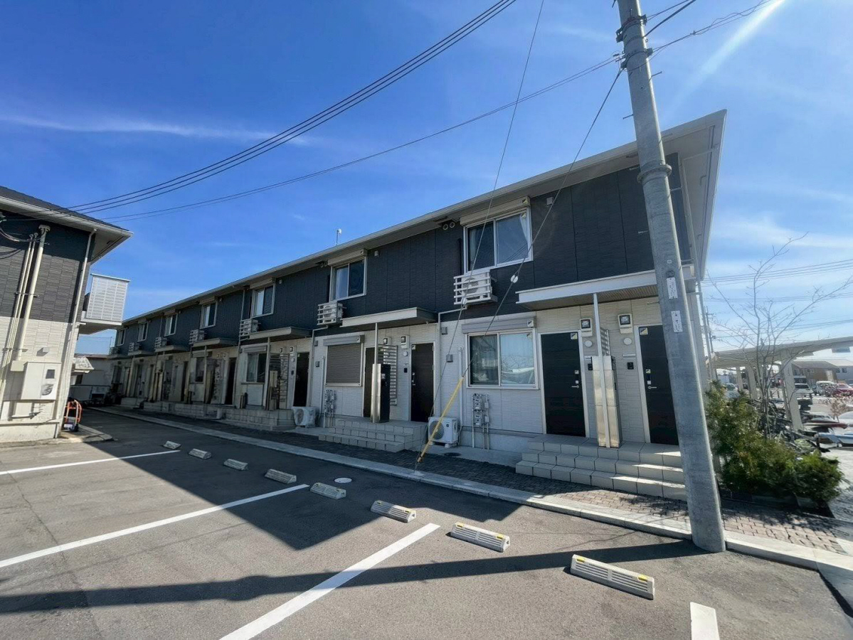 物件番号:1057207529 ペットと一緒に過ごせる物件です♪インターネット無料！市役所すぐ近くです☆