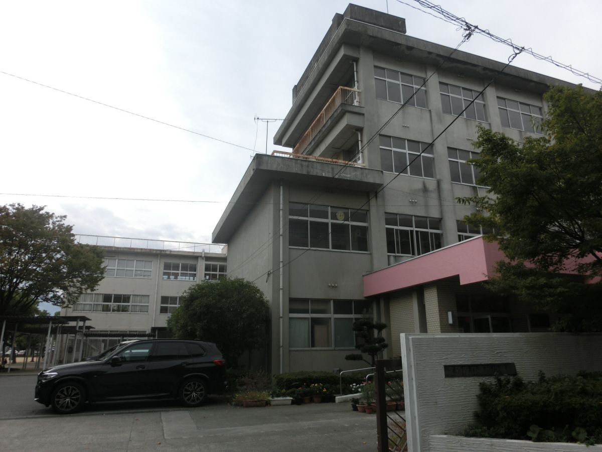 高砂小学校まで605m (徒歩8分) 写真21