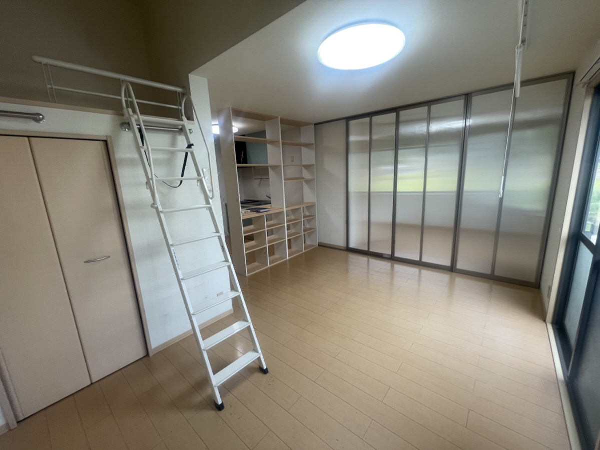 内装 お部屋を仕切る事ができる棚です! 写真2