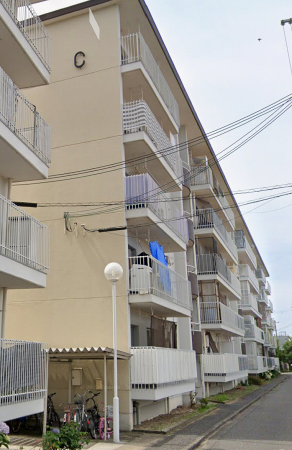 育英ハイツC棟