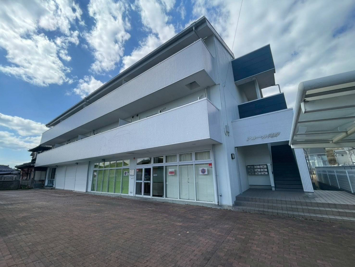 物件番号:1057247666 IHクッキングヒーター付き！宅配ボックスも完備でペットも2匹まで飼育可能です。