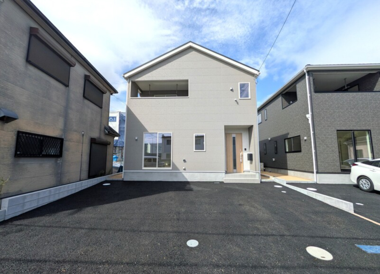 物件番号:1057248232 並列2~3台駐車可能☆防犯カメラ付き☆EVコンセント有り☆