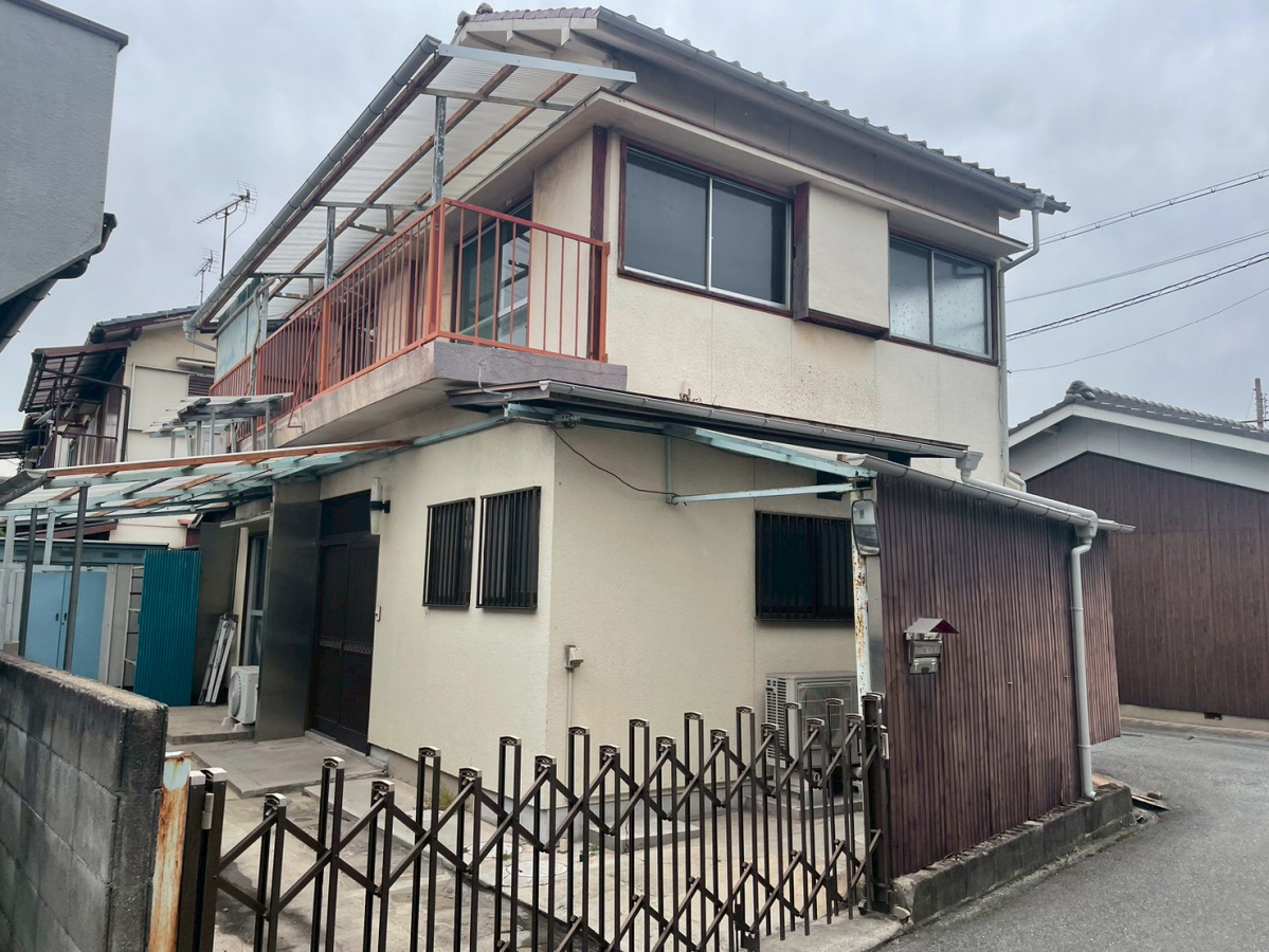 平岡町一色戸建