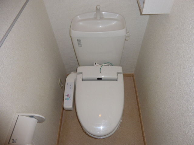 トイレ 嬉しい省エネエアコン付きです(^^♪ 写真5