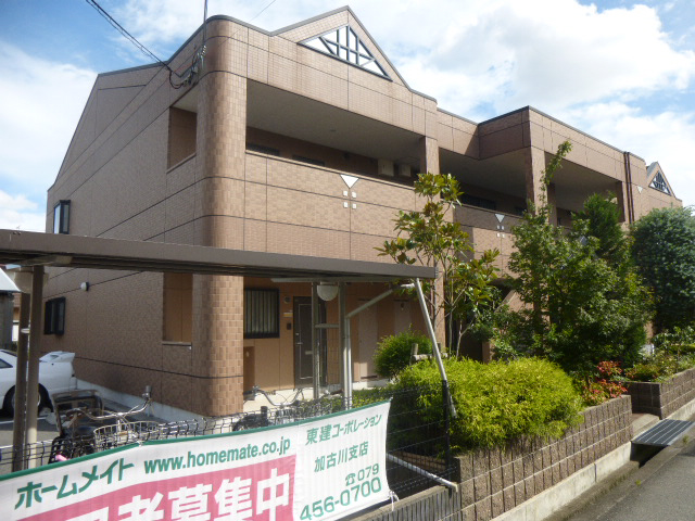 物件番号:1057248157 ＪＲ山陽本線宝殿駅徒歩圏内！広々専用庭完備！設備充実♪